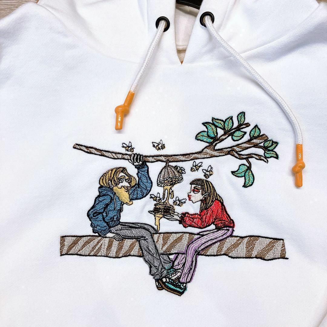 大人気】 Left Alone センター刺繍 パーカー アームロゴ 蜂 Lの 大人気】 Left Alone センター刺繍 パーカー アームロゴ 蜂 Lの