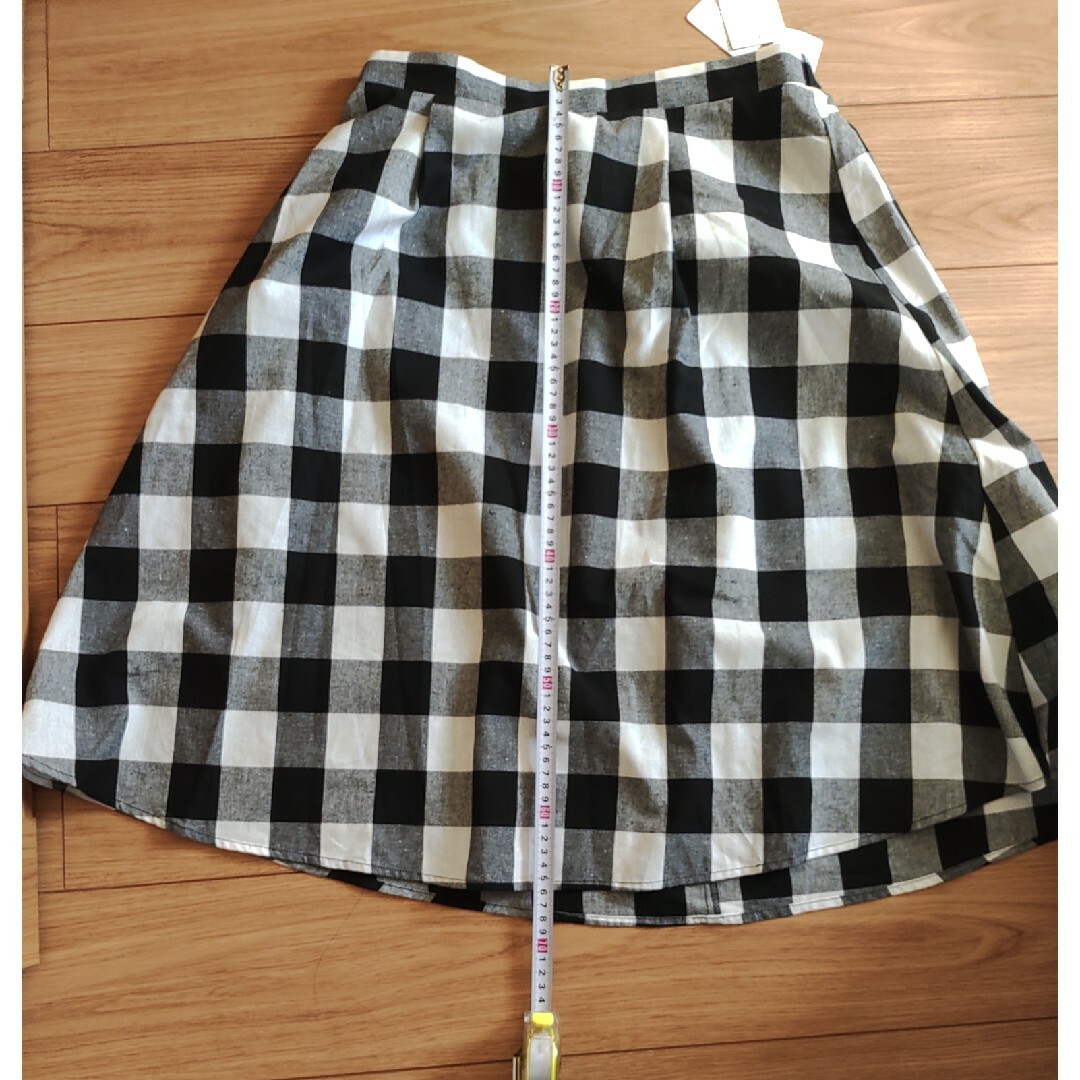 ギンガムチェックスカート　レディースLL　未使用　ミモレ丈 レディースのスカート(ひざ丈スカート)の商品写真