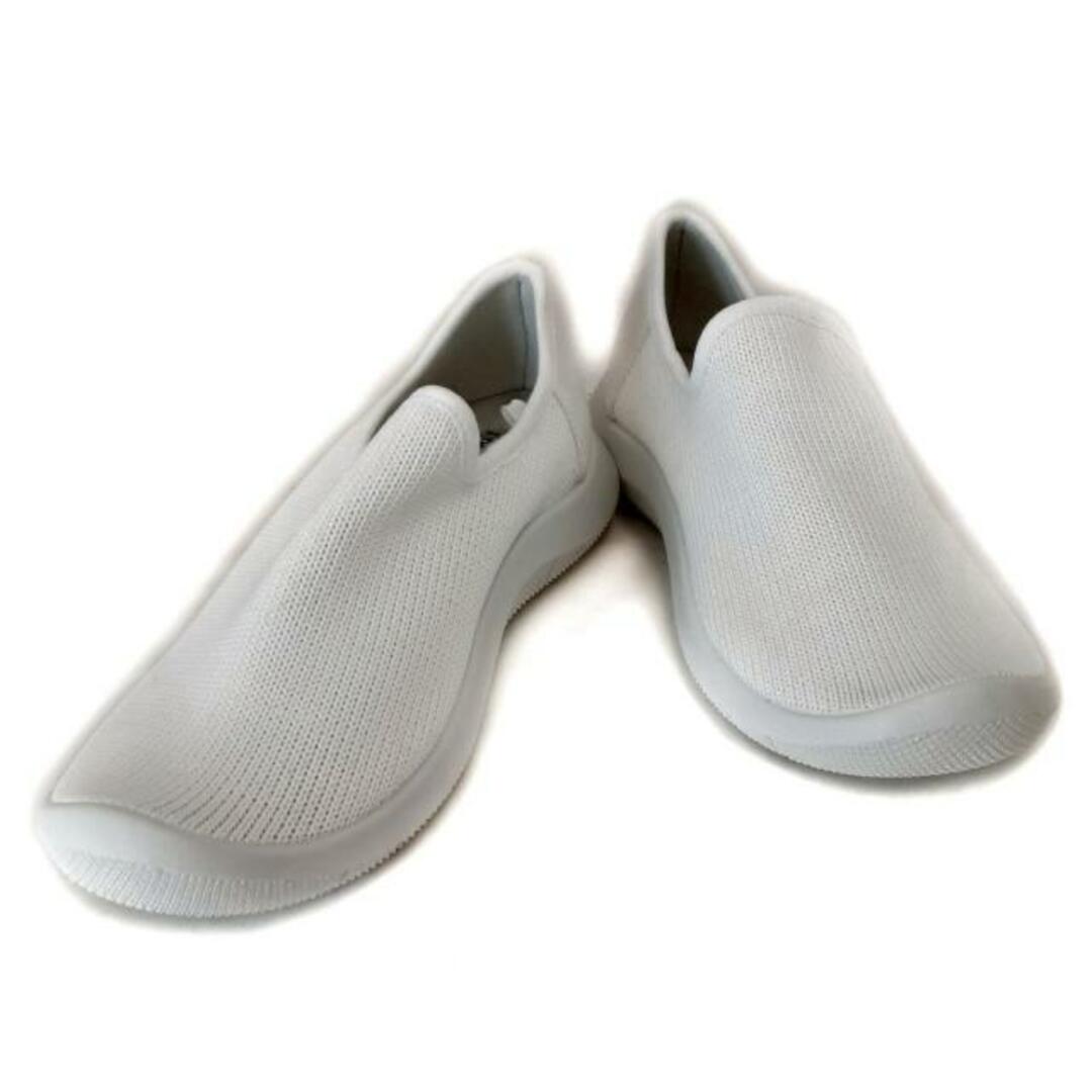 ARCOPEDICO(アルコペディコ)のARCOPEDICO(アルコペディコ) スリッポン 37 レディース - 白×アイボリー 化学繊維 レディースの靴/シューズ(その他)の商品写真