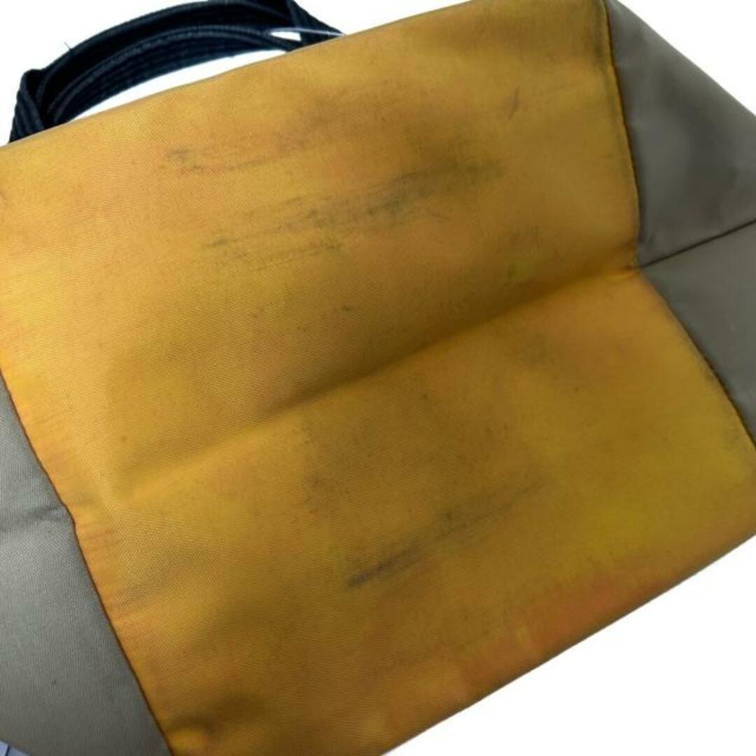 Herve Chapelier(エルベシャプリエ)のHerve Chapelier(エルベシャプリエ) ハンドバッグ ナイロン舟型トートM ベージュ×黒 Nライン ナイロン レディースのバッグ(ハンドバッグ)の商品写真