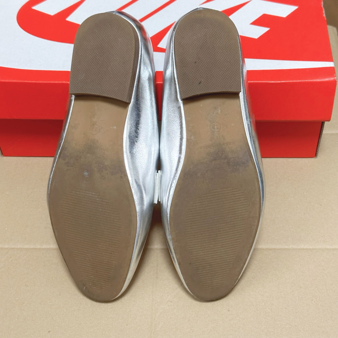 ORiental TRaffic(オリエンタルトラフィック)のオリエンタルトラフィック　ローファー　パンプス　フラット　シルバー　23.5 レディースの靴/シューズ(ローファー/革靴)の商品写真