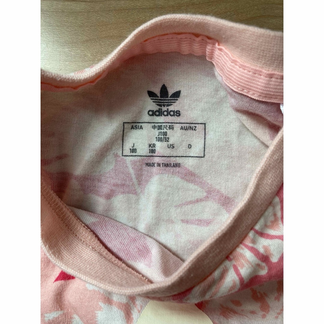 adidas(アディダス)のadidas Tシャツ　100 キッズ キッズ/ベビー/マタニティのキッズ服女の子用(90cm~)(Tシャツ/カットソー)の商品写真