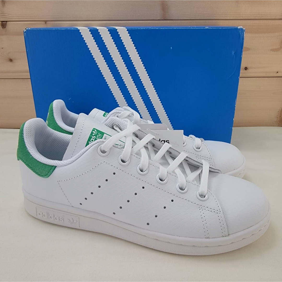 adidas(アディダス)のアディダス スタンスミス  ホワイト/グリーン 22㎝ レディースの靴/シューズ(スニーカー)の商品写真