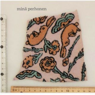 ミナペルホネン(mina perhonen)の512　ミナペルホネン　はぎれ　swimming flower(生地/糸)