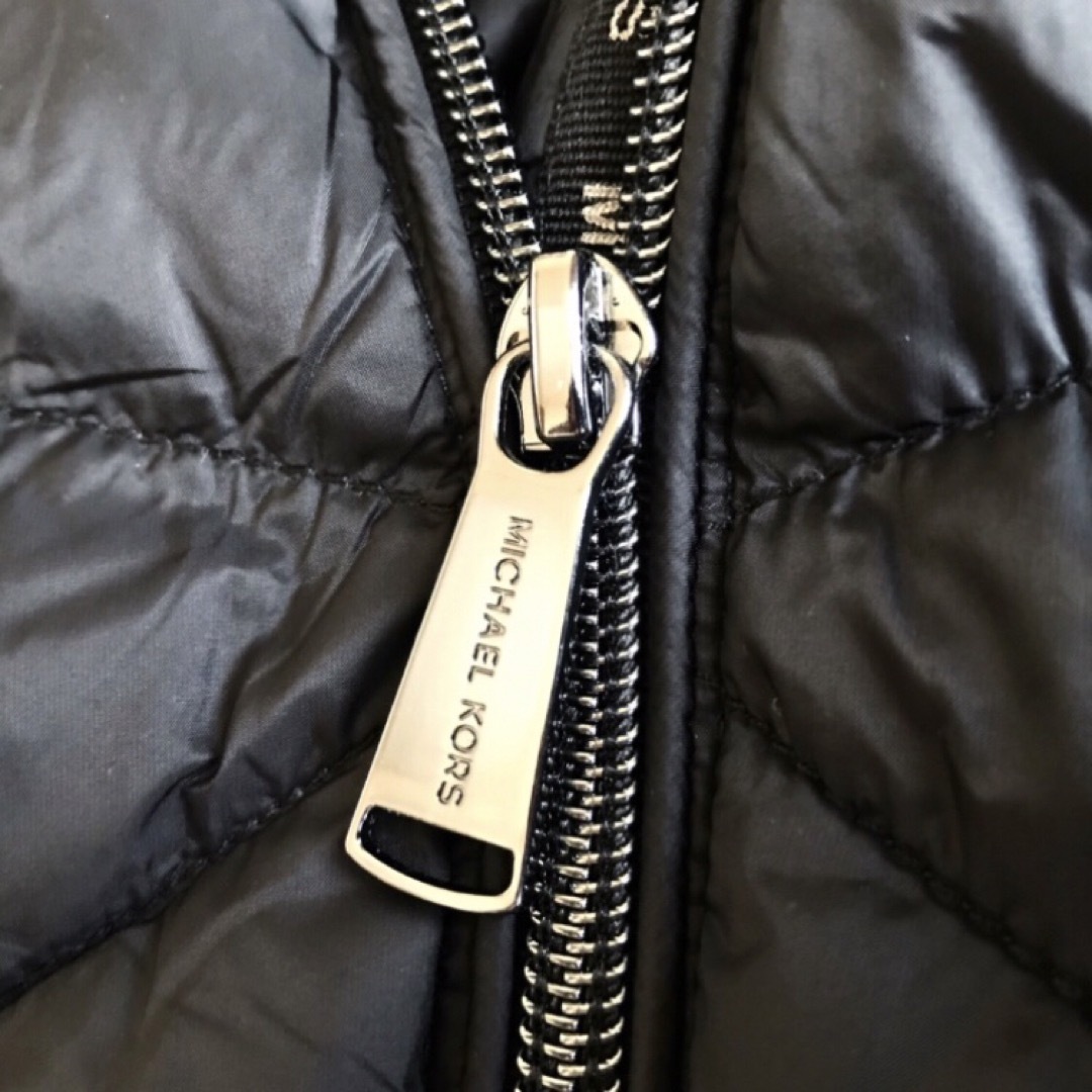 Michael Kors(マイケルコース)の新品 マイケルコース USA レディース ダウン ジャケット XS 黒 収納袋付 レディースのジャケット/アウター(ダウンジャケット)の商品写真