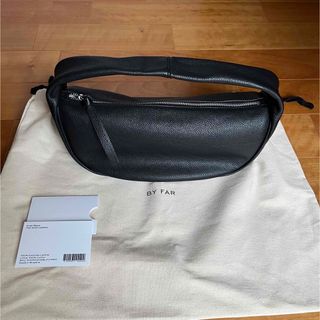 バーニーズニューヨーク(BARNEYS NEW YORK)の★様　BY FAR 黒　ブラック マキシ Cush バッグ　レザー(ショルダーバッグ)