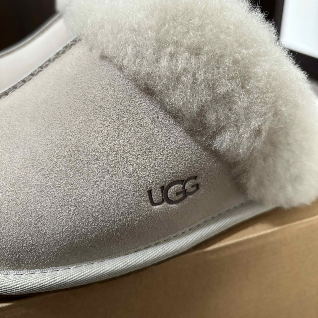 UGG(アグ)の新品未使用人気完売色UGG W SCUFFETTE IIスリッパ ファー ギフト レディースの靴/シューズ(サンダル)の商品写真