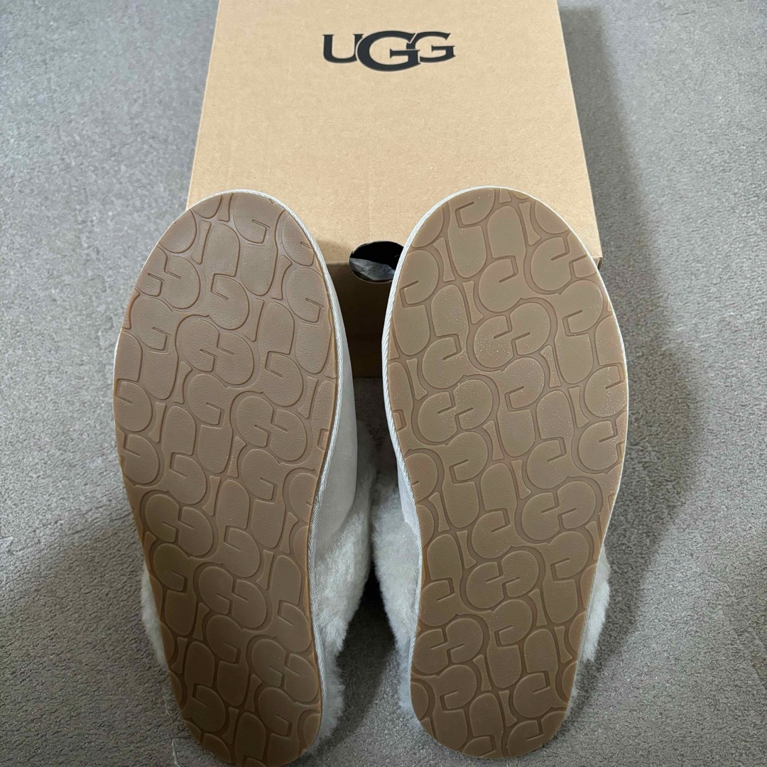 UGG(アグ)の新品未使用人気完売色UGG W SCUFFETTE IIスリッパ ファー ギフト レディースの靴/シューズ(サンダル)の商品写真