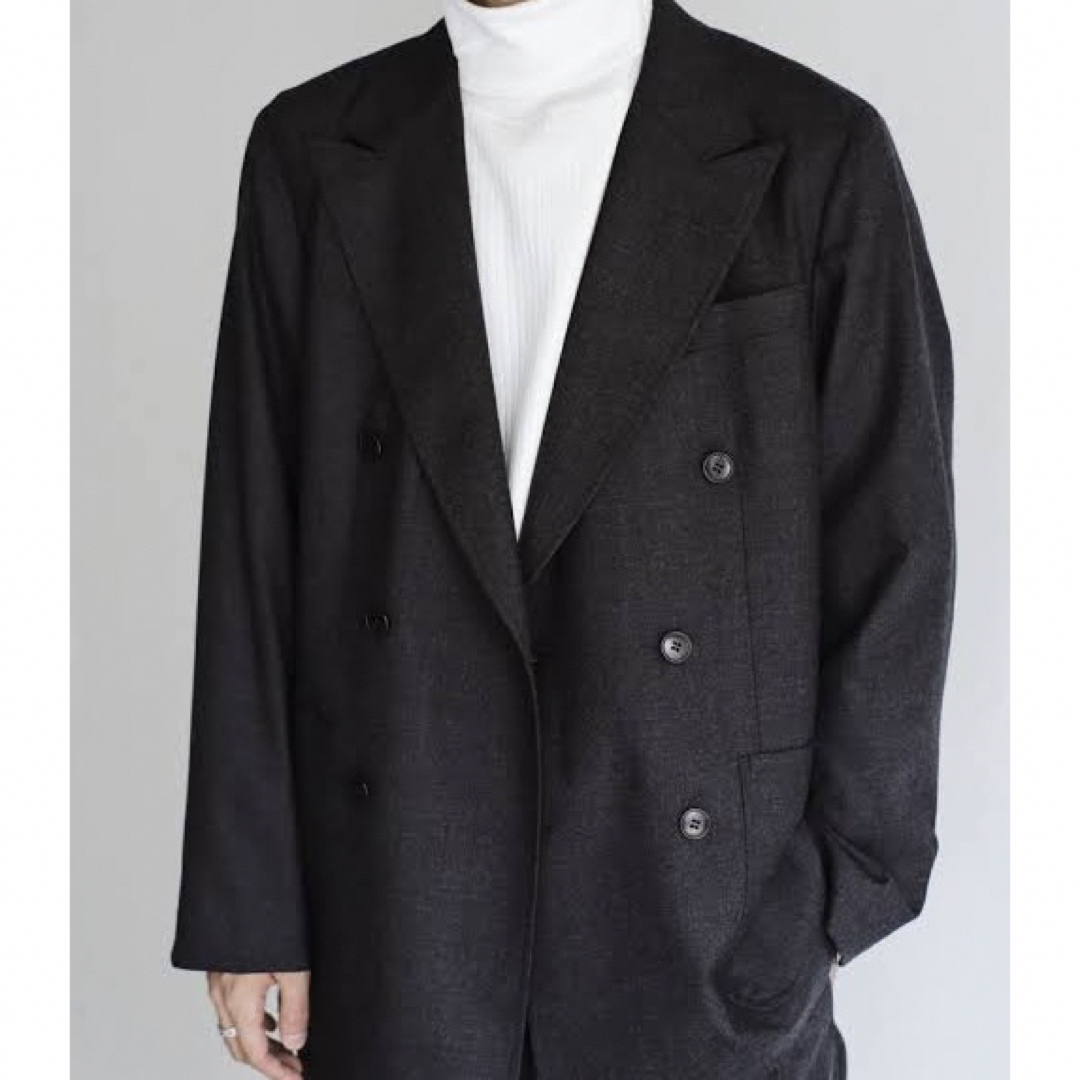 COMOLI(コモリ)の美品 エルイー LE S100s ダブル セットアップ チャコール M スーツ  メンズのスーツ(セットアップ)の商品写真