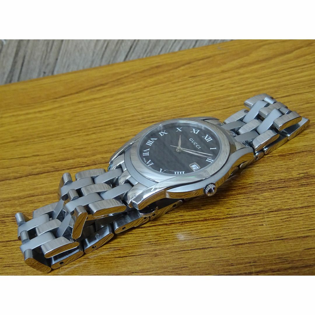Gucci(グッチ)のK博二089/ GUCCI 腕時計 メンズ クオーツ デイト 箱付 メンズの時計(腕時計(アナログ))の商品写真