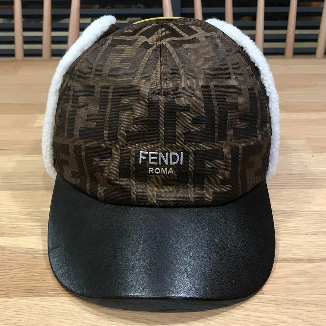 FENDI(フェンディ)の美品 フェンディ FF柄 ズッカ柄フライトキャップ パイロットキャップ Mサイズ レディースの帽子(キャップ)の商品写真