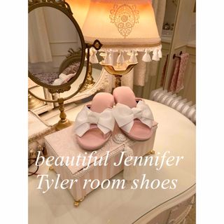 ジェニファーテイラーリボン🎀room shoes pink＆White サイズM(スリッパ/ルームシューズ)