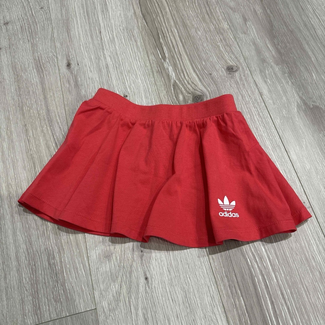 adidas(アディダス)のadidas ベビースカート 90cm 新品未使用‼️ キッズ/ベビー/マタニティのキッズ服女の子用(90cm~)(スカート)の商品写真