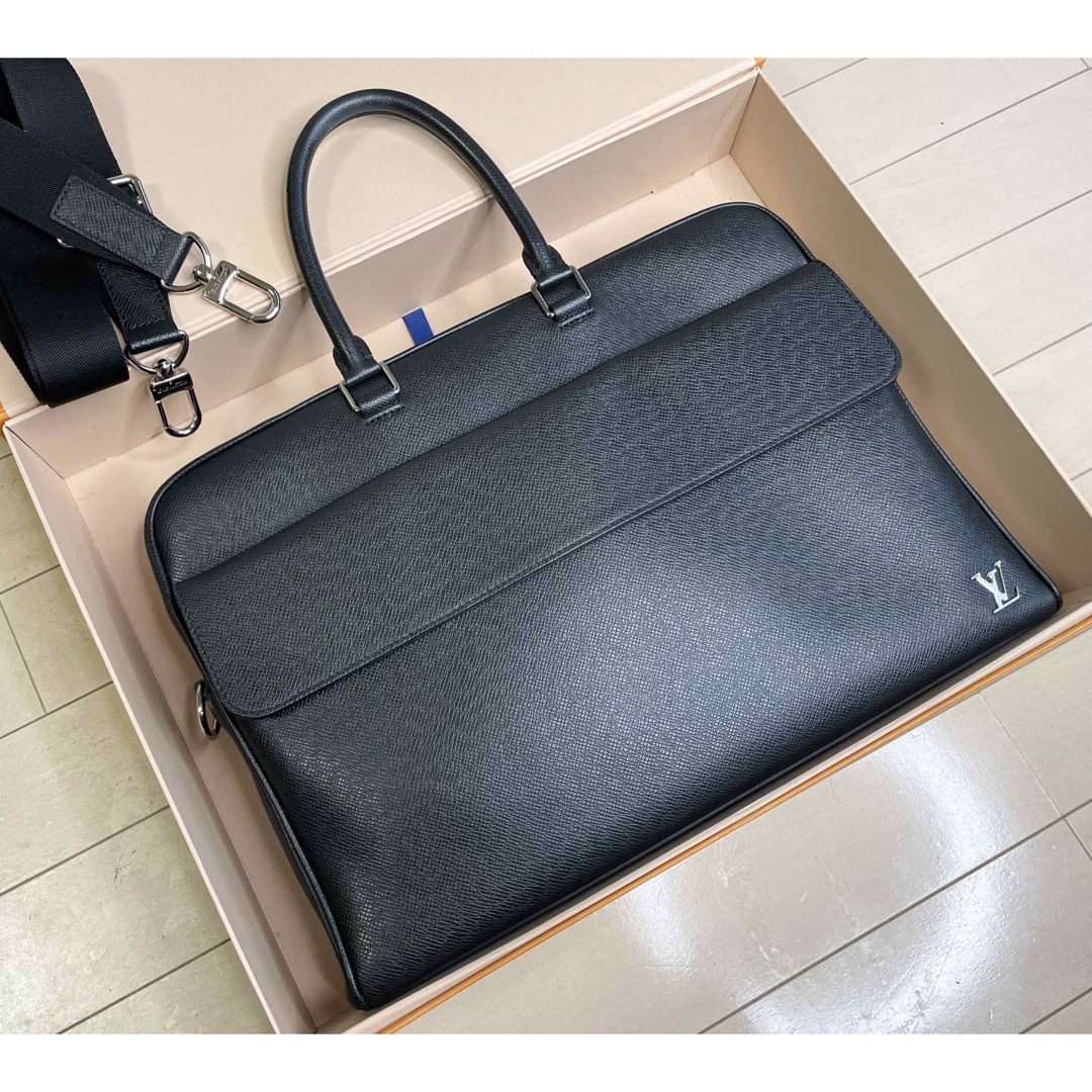 LOUIS VUITTON(ルイヴィトン)のLouis Vuitton Alex Taiga ブリーフケース メンズのバッグ(ビジネスバッグ)の商品写真