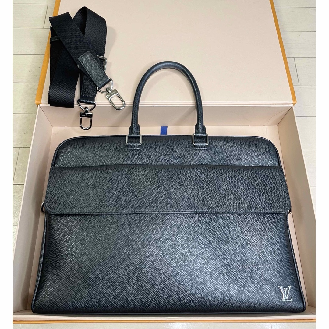 LOUIS VUITTON(ルイヴィトン)のLouis Vuitton Alex Taiga ブリーフケース メンズのバッグ(ビジネスバッグ)の商品写真