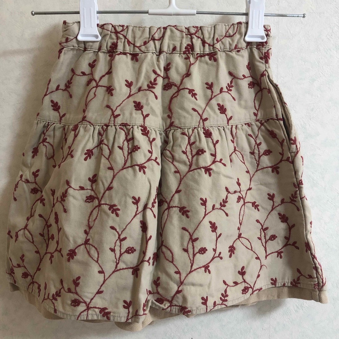 familiar(ファミリア)のエフダッシュファミリア刺繍スカート100 キッズ/ベビー/マタニティのキッズ服女の子用(90cm~)(スカート)の商品写真