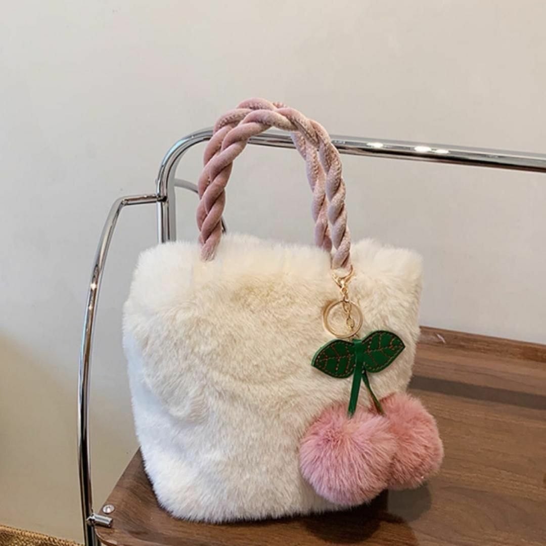 お値下げ ふわふわ ファー トートバッグ ホワイト ピンク ショルダーバッグ レディースのバッグ(ショルダーバッグ)の商品写真