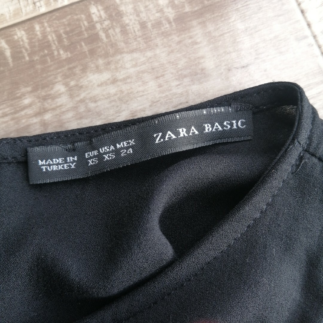 ZARA(ザラ)の試着のみ！ZARABASICフリルタンクトップXS レディースのトップス(タンクトップ)の商品写真