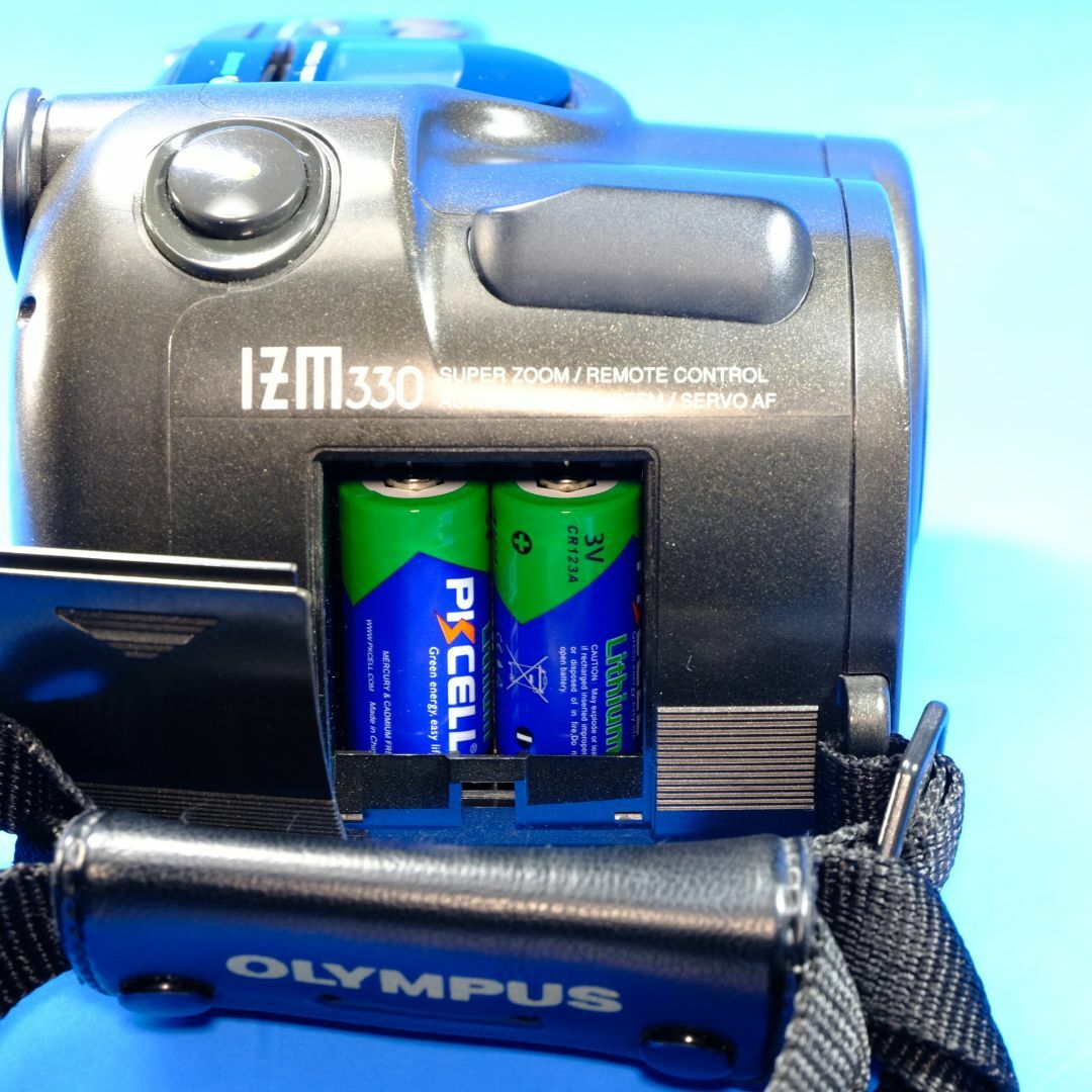 OLYMPUS(オリンパス)の35mmフィルムカメラ　OLYMPUS IZM330　バッテリー付き スマホ/家電/カメラのカメラ(フィルムカメラ)の商品写真