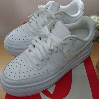 ナイキ(NIKE)のNIKE レディース スニーカー COURT VISION ALTA LTR …(スニーカー)