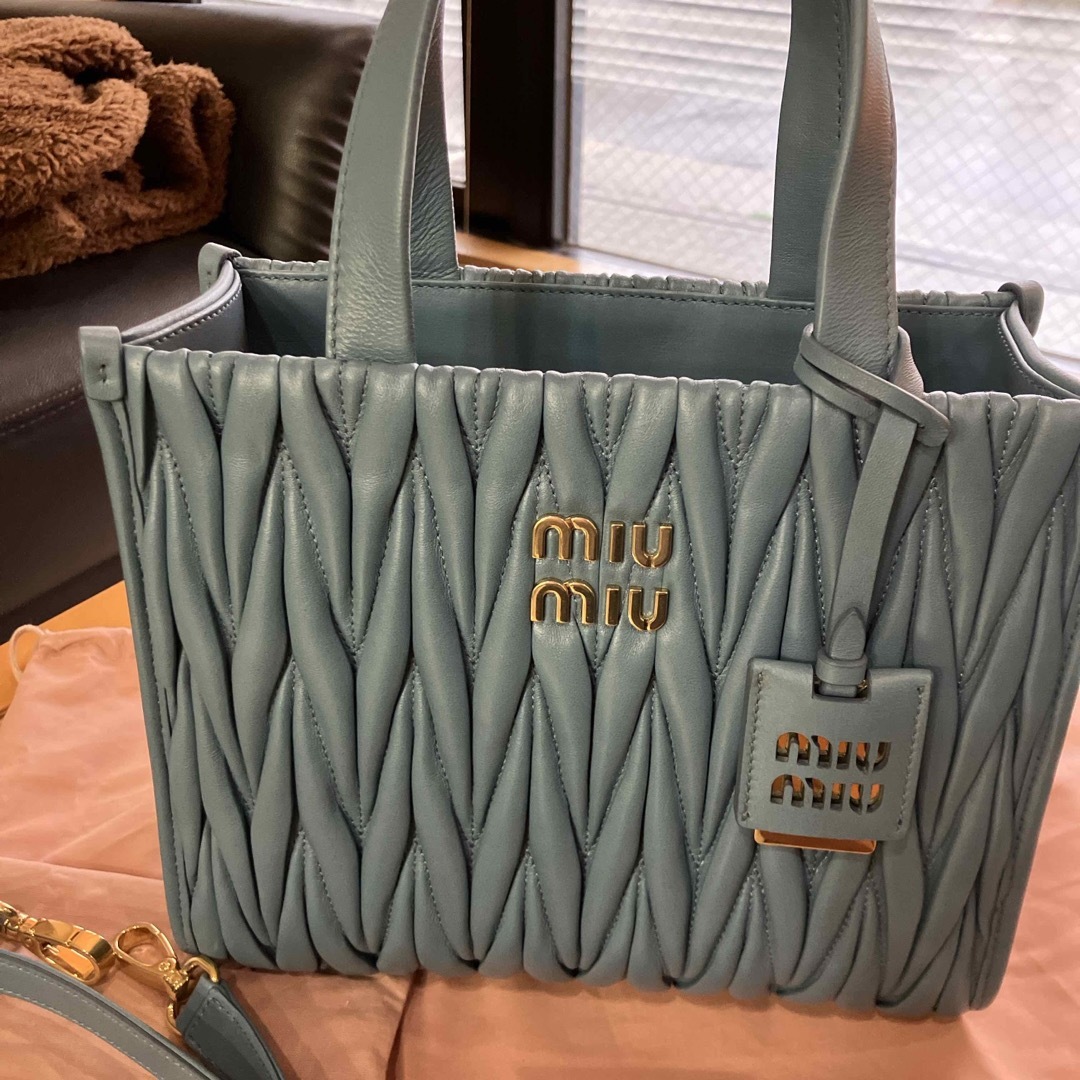 miumiu(ミュウミュウ)のミュウミュウ　バッグ　マテラッセ レディースのバッグ(ハンドバッグ)の商品写真