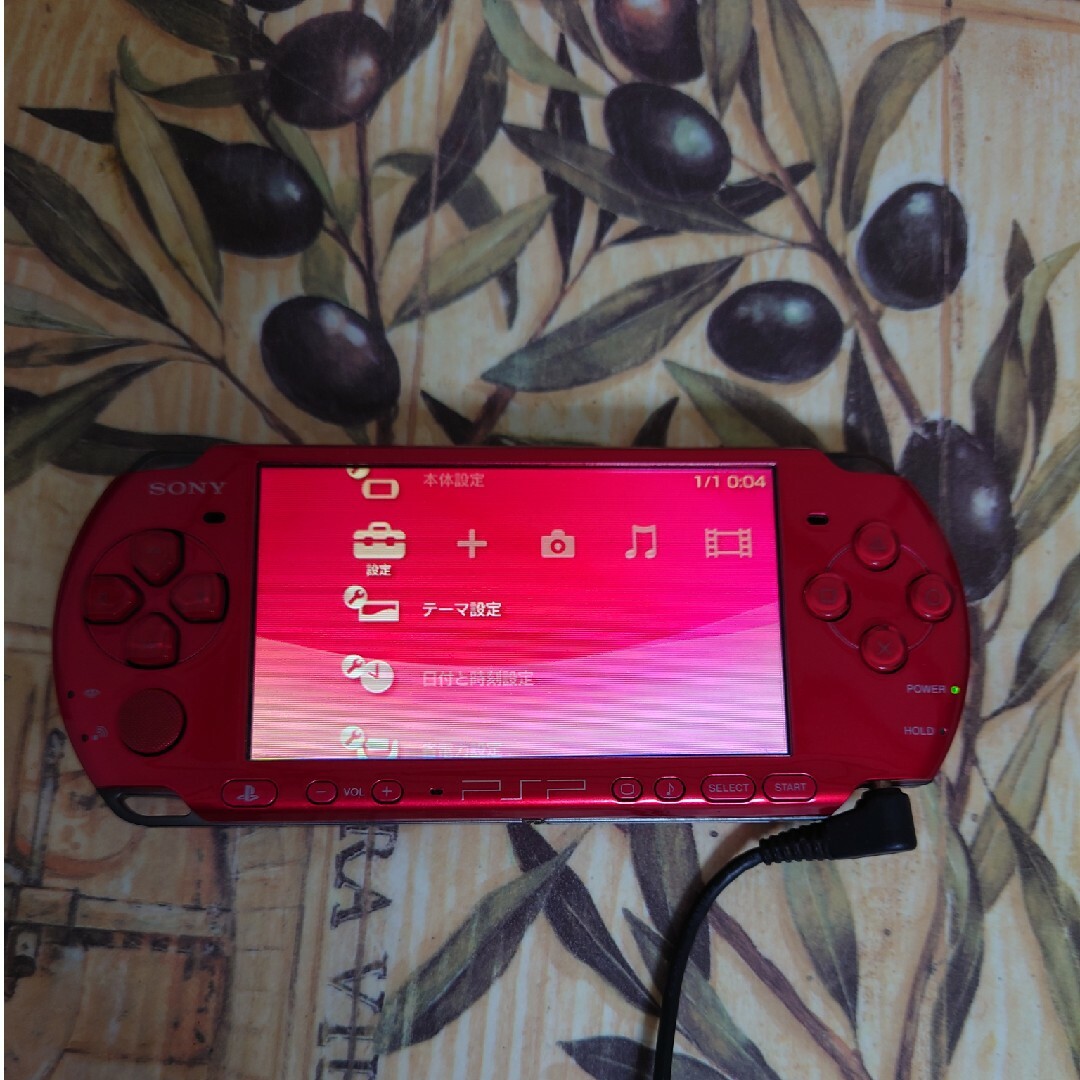 PlayStation Portable(プレイステーションポータブル)のPSP3000 レッド エンタメ/ホビーのゲームソフト/ゲーム機本体(携帯用ゲーム機本体)の商品写真