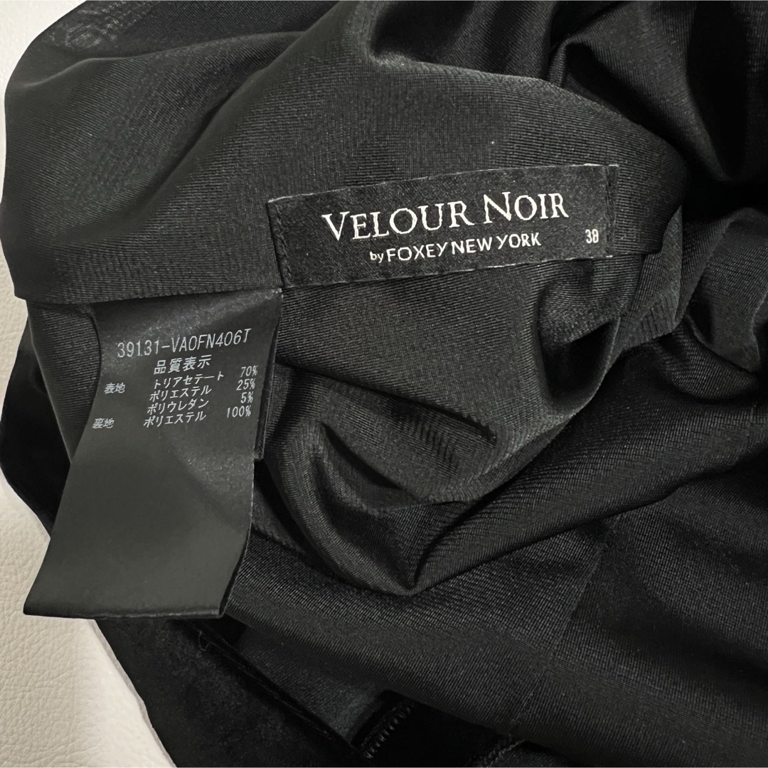 FOXEY NEW YORK(フォクシーニューヨーク)の美品　VELOUR NOIR FOXEY フォクシー　ベロアドレス　ワンピース レディースのワンピース(ひざ丈ワンピース)の商品写真