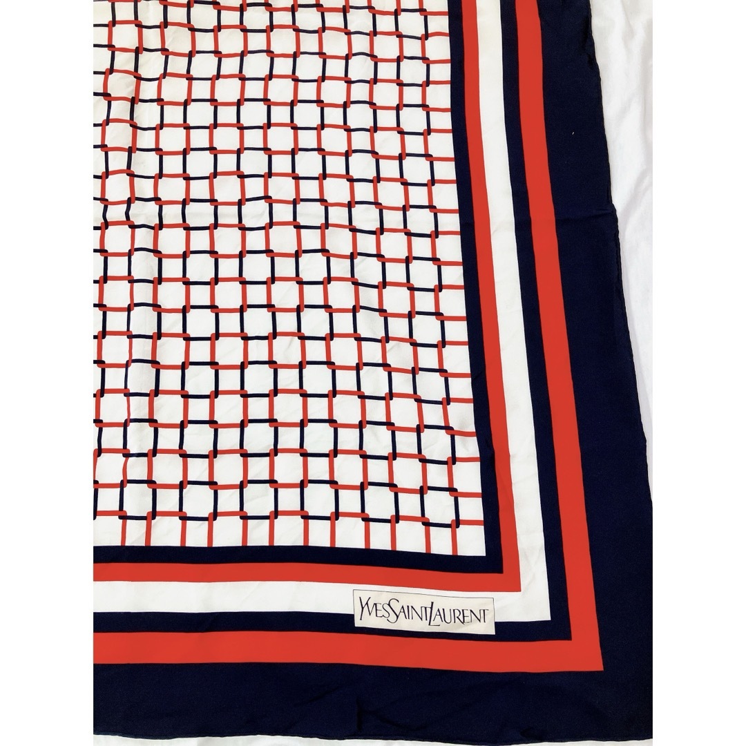 Yves Saint Laurent(イヴサンローラン)の上品　スカーフ　イヴ・サンローラン　ストール　シルク100% YSL レディースのファッション小物(バンダナ/スカーフ)の商品写真