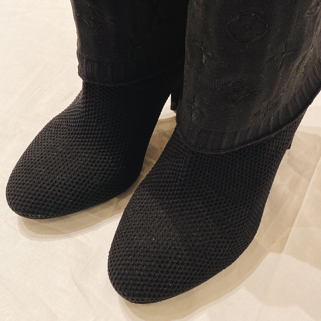 LOUIS VUITTON(ルイヴィトン)のルイヴィトン モノグラムブーツ メッシュアンクル ブラック黒 レディースの靴/シューズ(ブーツ)の商品写真