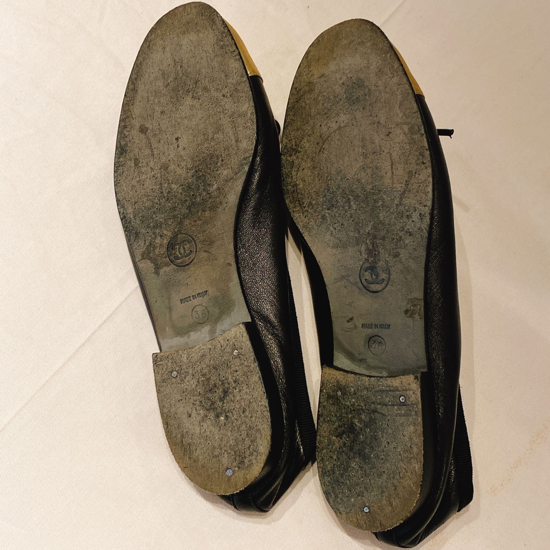 CHANEL(シャネル)のCHANELシャネル ゴールドレザーフラットシューズ バレエシューズ ブラック黒 レディースの靴/シューズ(バレエシューズ)の商品写真