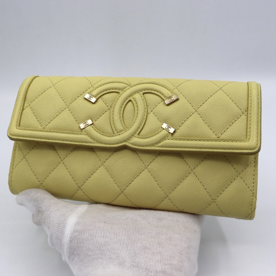 CHANEL(シャネル)の美品！シャネル　キャビアスキン　CCフィリグリー　長財布　イエロー レディースのファッション小物(財布)の商品写真