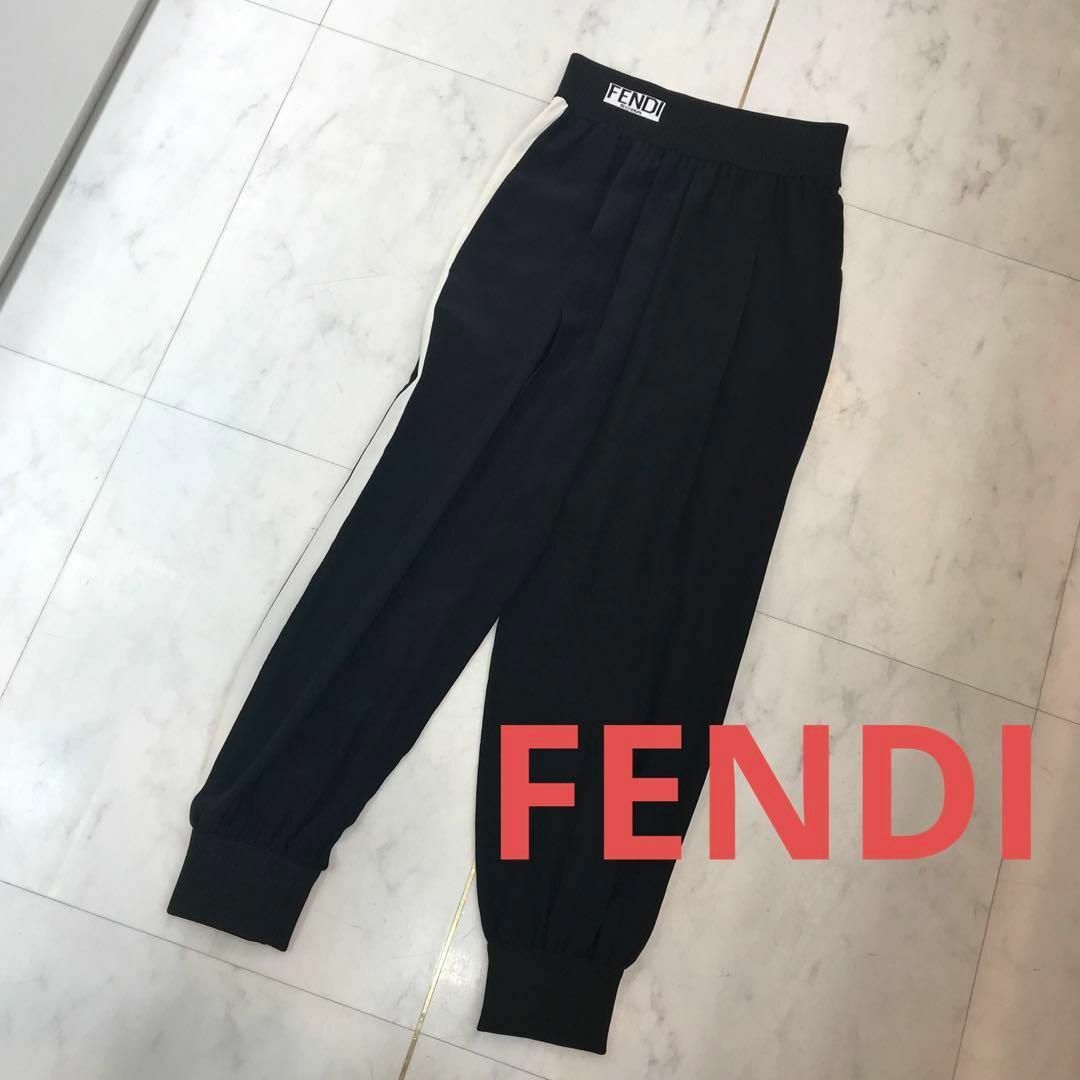 FENDI(フェンディ)の★美品★FENDI　フェンディ  トラウザーズ　パンツ　ストライプ　サルエル レディースのパンツ(クロップドパンツ)の商品写真