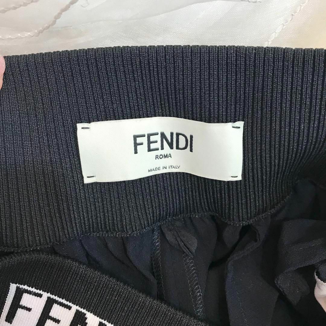 FENDI(フェンディ)の★美品★FENDI　フェンディ  トラウザーズ　パンツ　ストライプ　サルエル レディースのパンツ(クロップドパンツ)の商品写真