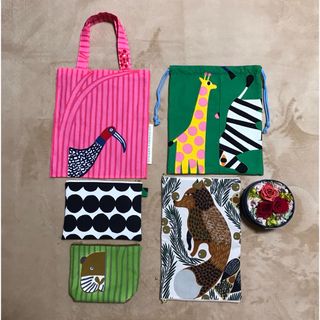 マリメッコ(marimekko)のマリメッコ    生地　ハンドメイド　ケトゥンマルヤ(ポーチ)