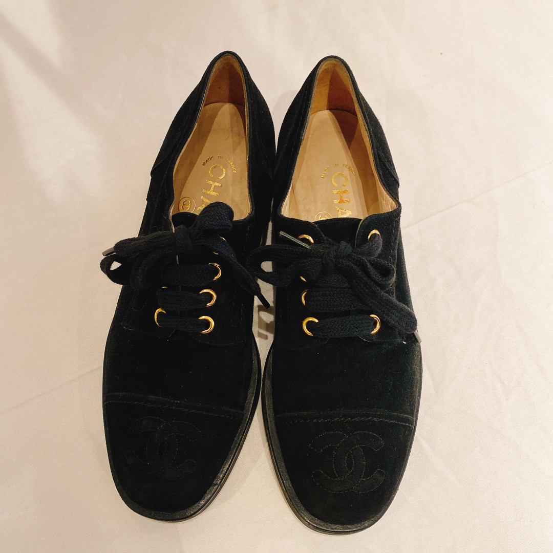 CHANEL(シャネル)のCHANELシャネル 98Pヴィンテージスエードレースアップローファーブラック黒 レディースの靴/シューズ(ローファー/革靴)の商品写真