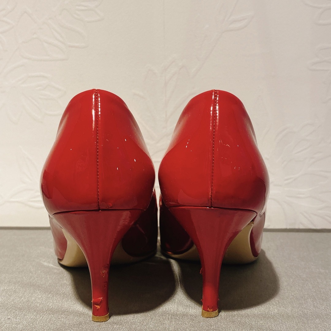 Salvatore Ferragamo(サルヴァトーレフェラガモ)のフェラガモ パテントエナメルパンプス ヴァラ 赤レッド サイズ6 ヒール7cm レディースの靴/シューズ(ハイヒール/パンプス)の商品写真