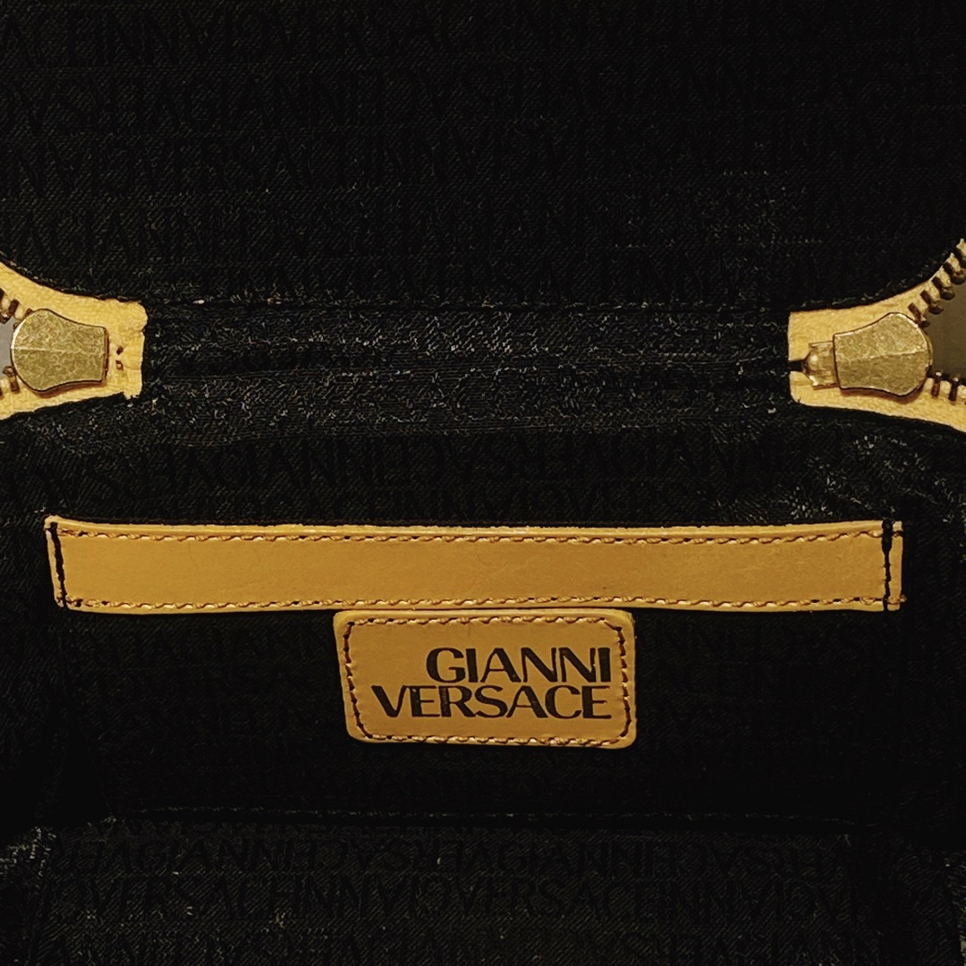 Gianni Versace(ジャンニヴェルサーチ)のジャンニヴェルサーチェ ヴィンテージバニティバッグ ハンドバッグ ゴールド金具 レディースのバッグ(ハンドバッグ)の商品写真