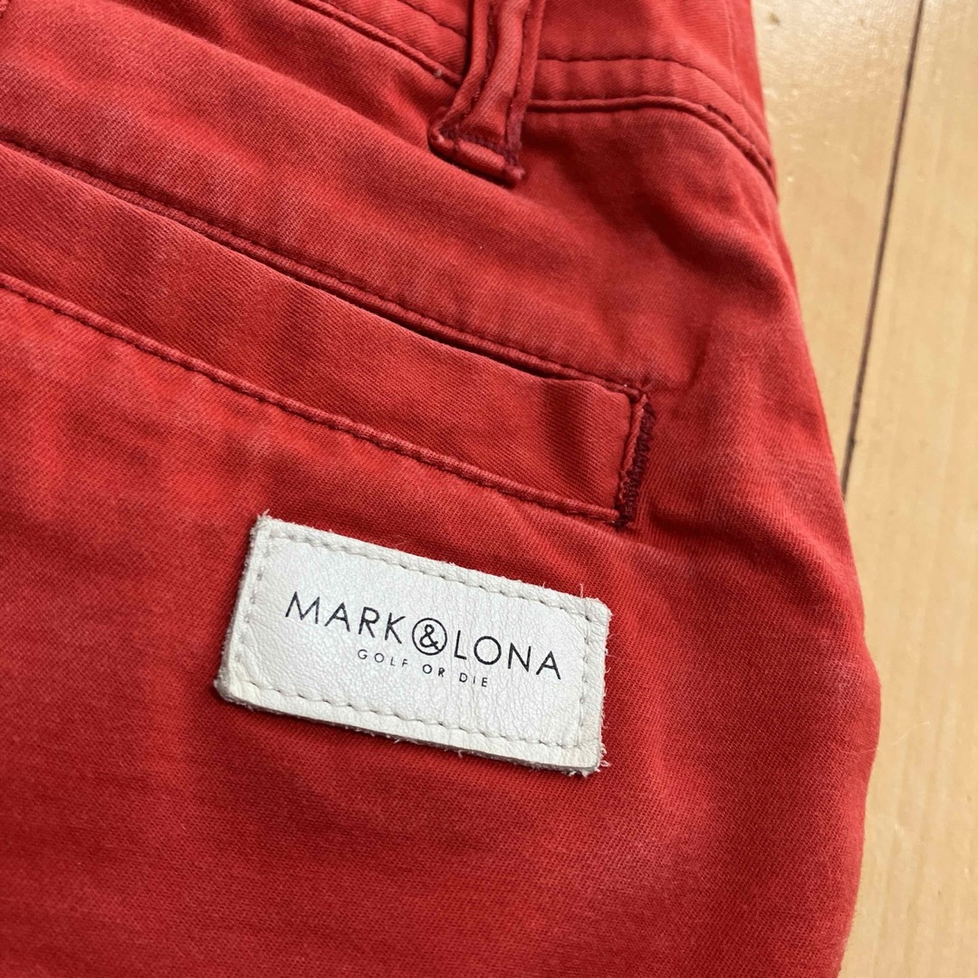 MARK&LONA(マークアンドロナ)のMARK&LONA マークアンドロナ　ストレッチ　スカート　金ボタン　赤　S スポーツ/アウトドアのゴルフ(ウエア)の商品写真