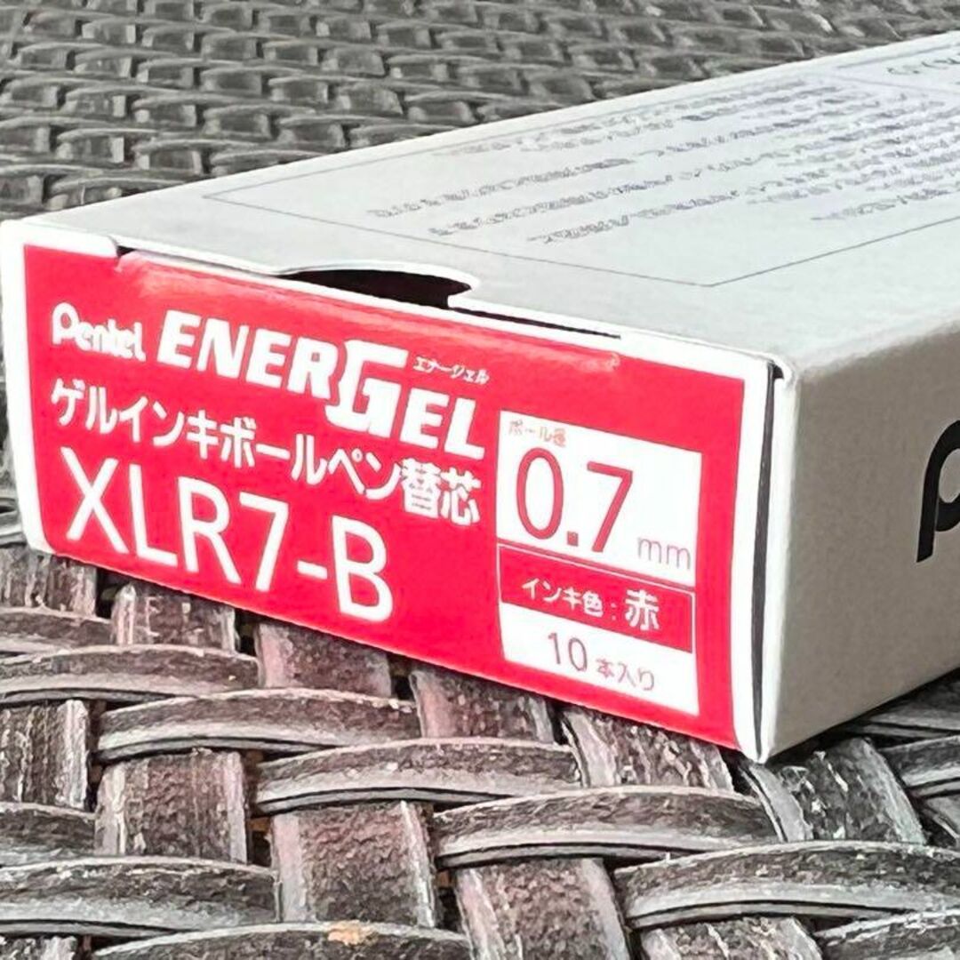 ぺんてる(ペンテル)のぺんてる 替芯 エナージェル用 0.7mm砲弾チップ 赤 XLR7-B （10本 インテリア/住まい/日用品の文房具(ペン/マーカー)の商品写真