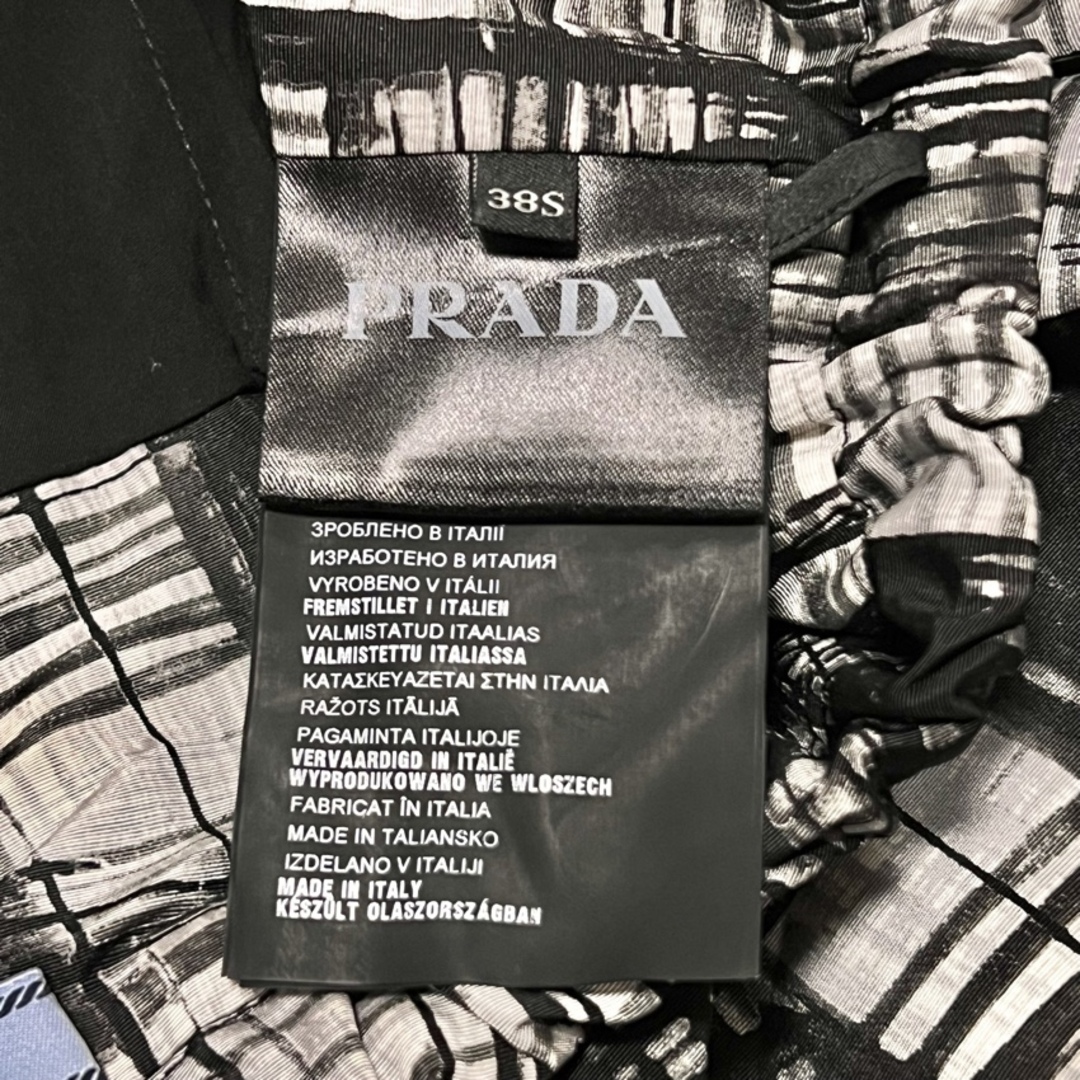 PRADA(プラダ)のPRADA プラダ タグ付き チェック柄 シルク フレア ひざ上丈 スカート ブラック ホワイト size 38S ほぼ未使用 レディースのスカート(ひざ丈スカート)の商品写真