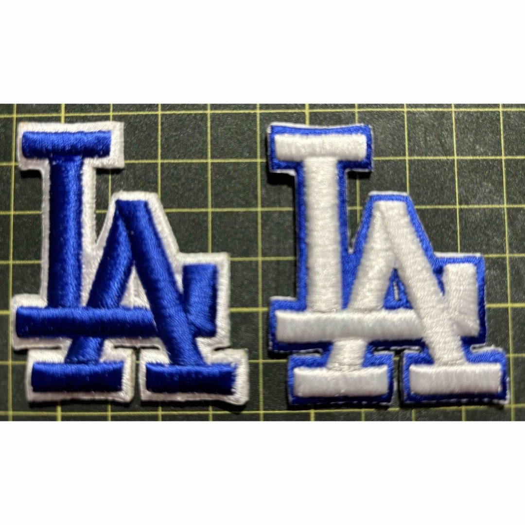 MLB チーム　アイロン　刺繍ワッペン　 2枚　ロサンゼルス　ドジャース スポーツ/アウトドアの野球(その他)の商品写真