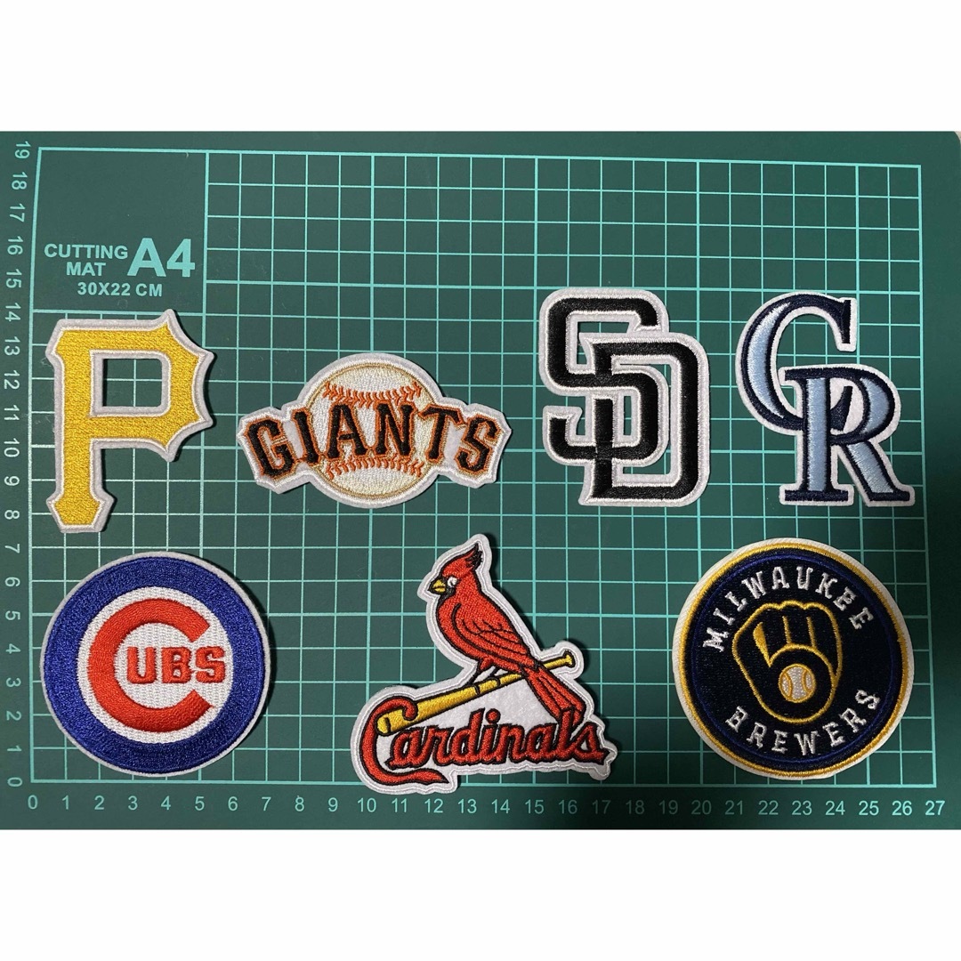 MLB チーム　アイロン　刺繍ワッペン　 2枚　ロサンゼルス　ドジャース スポーツ/アウトドアの野球(その他)の商品写真