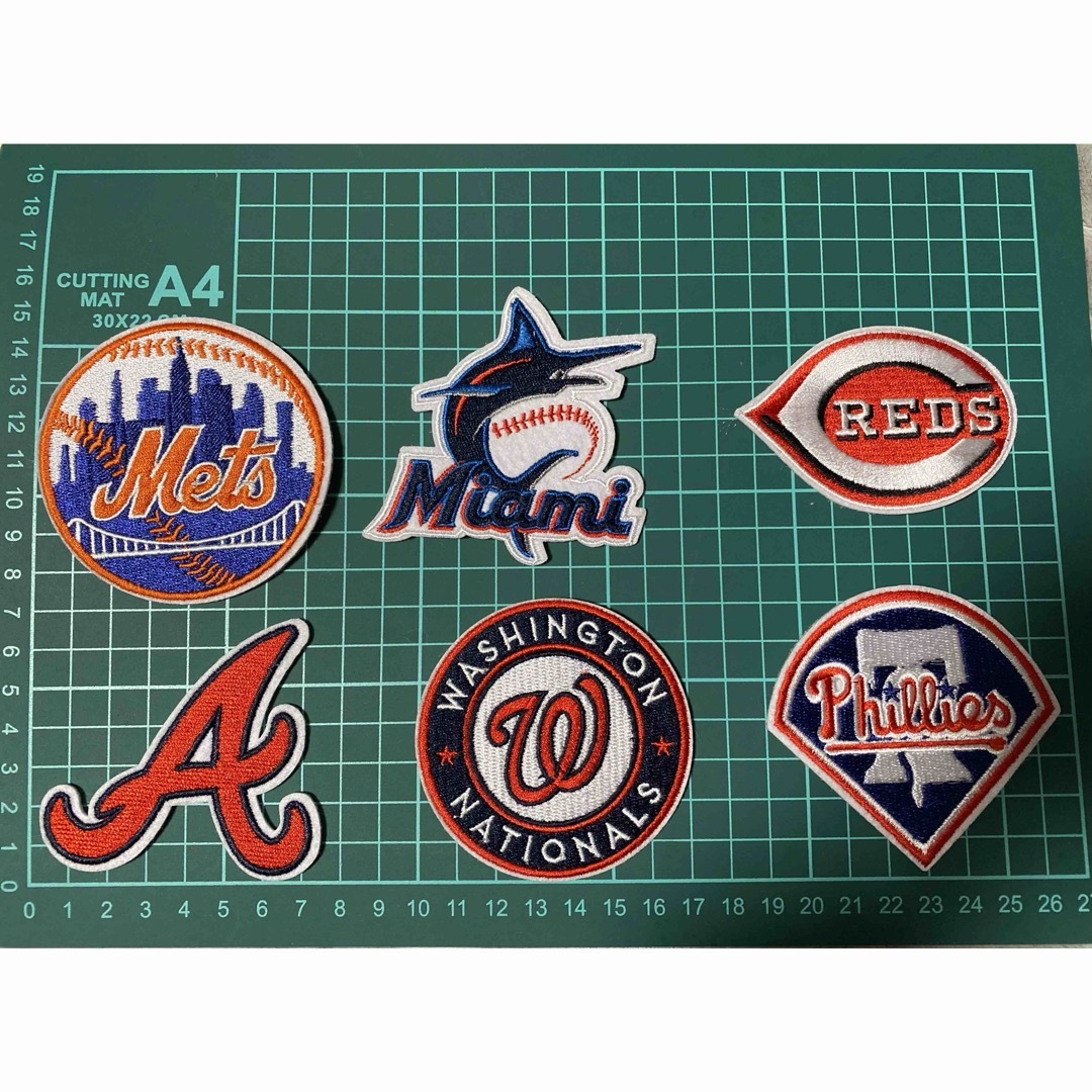 MLB チーム　アイロン　刺繍ワッペン　 2枚　ロサンゼルス　ドジャース スポーツ/アウトドアの野球(その他)の商品写真
