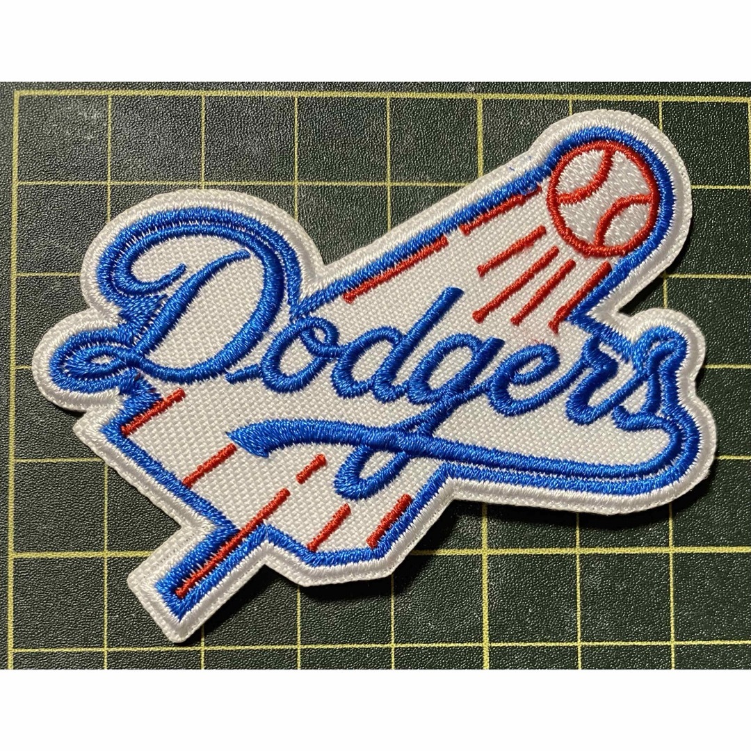 MLB チーム　アイロン　刺繍ワッペン　 2枚　ロサンゼルス　ドジャース スポーツ/アウトドアの野球(その他)の商品写真