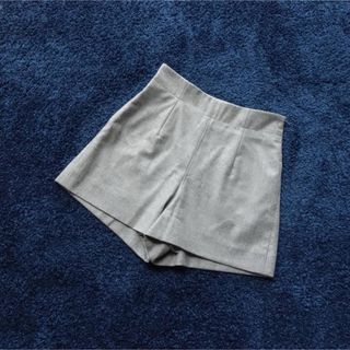 FOXEY - FOXEY 38 ハイウエスト ライトグレー ショートパンツ カシミヤ混 