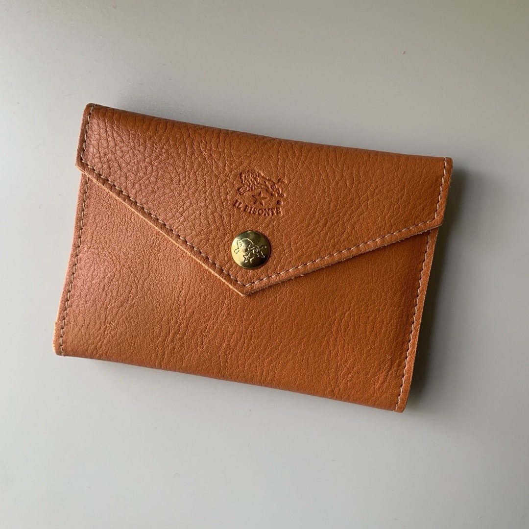 IL BISONTE(イルビゾンテ)の【新品】イルビゾンテ 三つ折り財布 ブラウン キャラメル レディースのファッション小物(財布)の商品写真