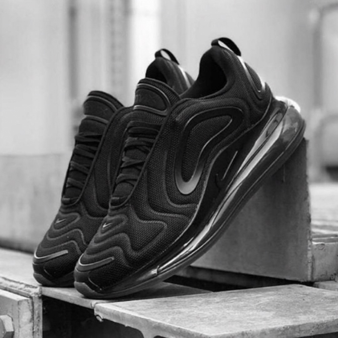 NIKE(ナイキ)のNIKE AirMax720 BLACK-ANTHRACITE美品 28.5cm メンズの靴/シューズ(スニーカー)の商品写真