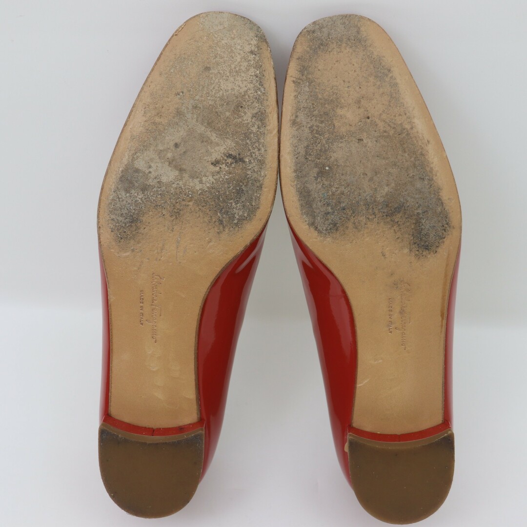 Ferragamo(フェラガモ)のITGDKSR1VWO0 salvatore ferragamo フェラガモ ヴァラ エナメル パンプス レッド 赤 レディース サイズ 5 1/2D レディースの靴/シューズ(ハイヒール/パンプス)の商品写真