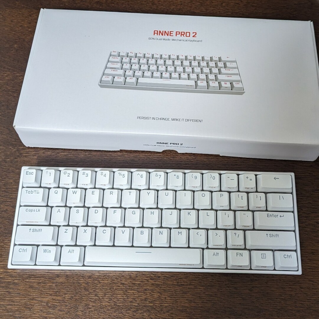 Anne Pro 2 White　CHERRY 銀軸 スマホ/家電/カメラのPC/タブレット(PC周辺機器)の商品写真