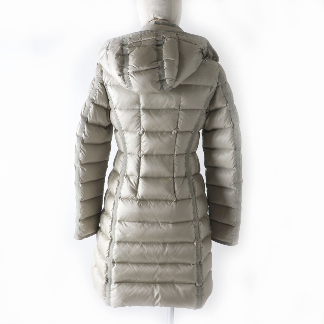 MONCLER(モンクレール)の良品 MONCLER モンクレール HERMINE エルミンヌ フード・ロゴワッペン付 ZIP UP ロングダウンコート ベージュ 00 国内正規品 レディース レディースのジャケット/アウター(ダウンコート)の商品写真